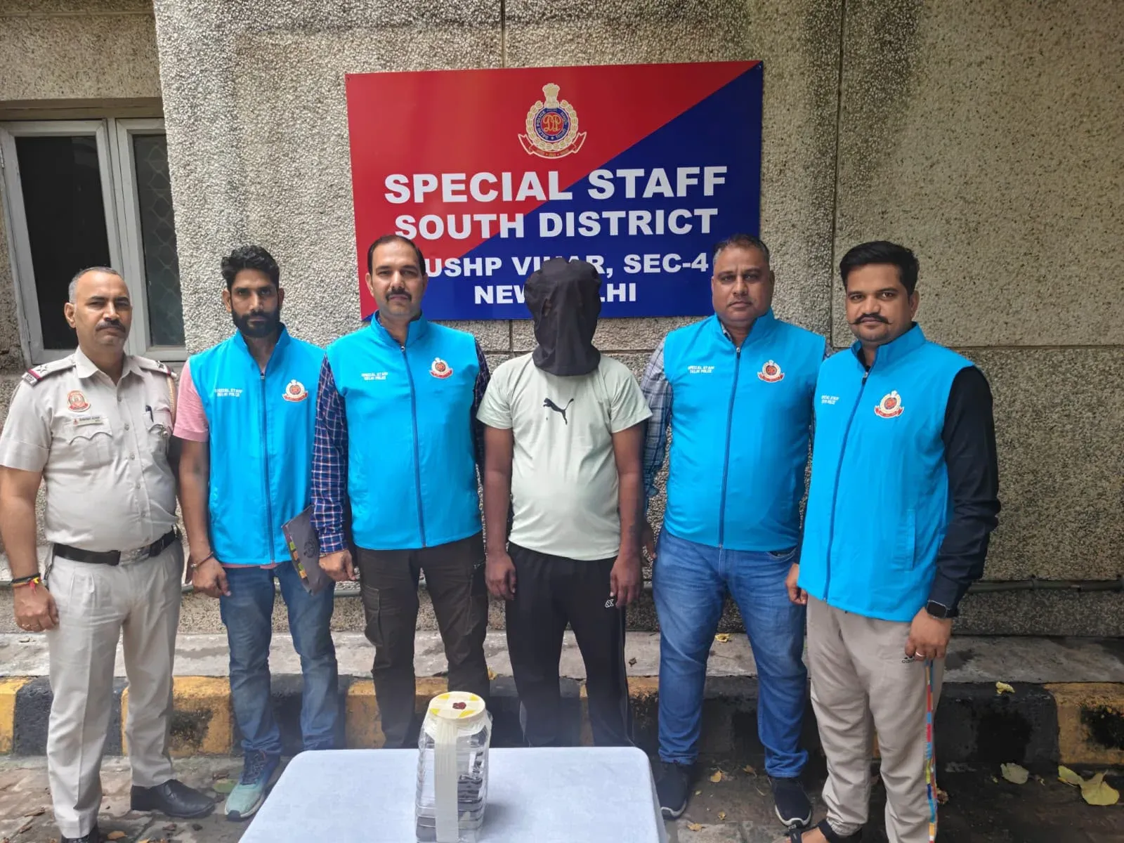 दिल्ली पुलिस ने देवली में कुख्यात बदमाश को दबोचा, देसी कट्टा और 2 जिंदा कारतूस बरामद