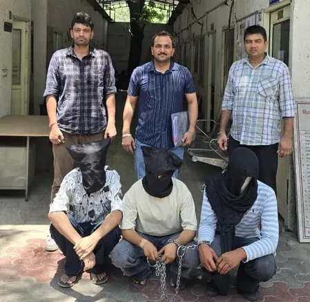 दिल्ली पुलिस का साइबर फ्रॉड नेटवर्क पर शिकंजा: पेटीएम कर्मचारी बनकर ठगी करने वाले 3 गिरफ्तार