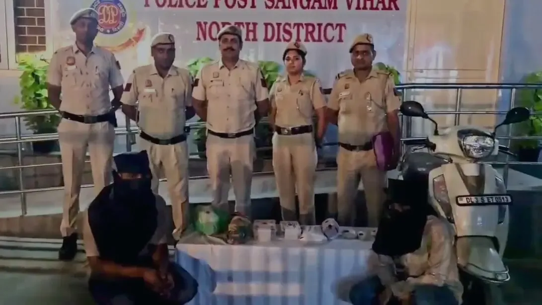दिल्ली पुलिस ने वजीराबाद चोरी मामले में दो आरोपी उत्तराखंड से गिरफ्तार, ₹42,670 नकद व गहने बरामद