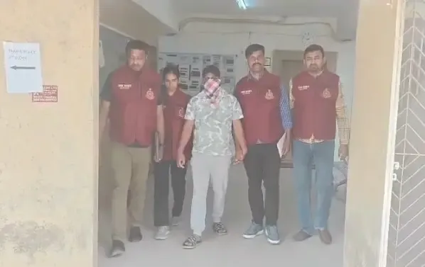 दिल्ली पुलिस ने एक बेहद वांछित अपराधी और दो अनुभवी चोरों को किया गिरफ्तार