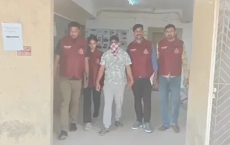 दिल्ली पुलिस ने एक बेहद वांछित अपराधी और दो अनुभवी चोरों को किया गिरफ्तार