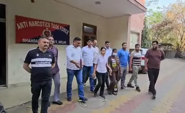 दिल्ली पुलिस ने 19 वर्षीय महिला ड्रग पेडलर को गिरफ्तार किया, 55.52 ग्राम स्मैक जब्त