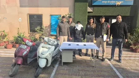 दिल्ली पुलिस ने वाहन चोरी में किया युवक को गिरफ्तार, 2 स्कूटी और 3 मोबाइल बरामद