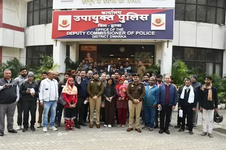 Did the Delhi Police Return Over 270 Stolen Mobile Phones in Dwarka?