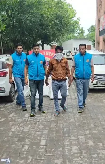 Delhi Police seize 1,600 illicit liquor bottles, nab interstate bootlegger