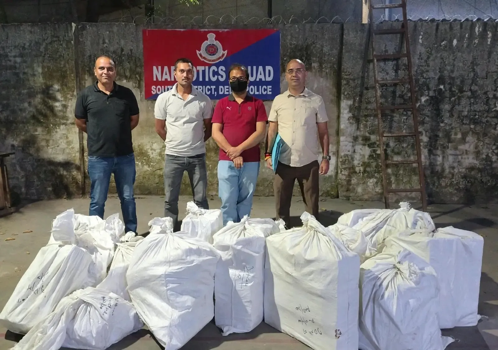Delhi Police seize 265 kg banned firecrackers in South Delhi, one held