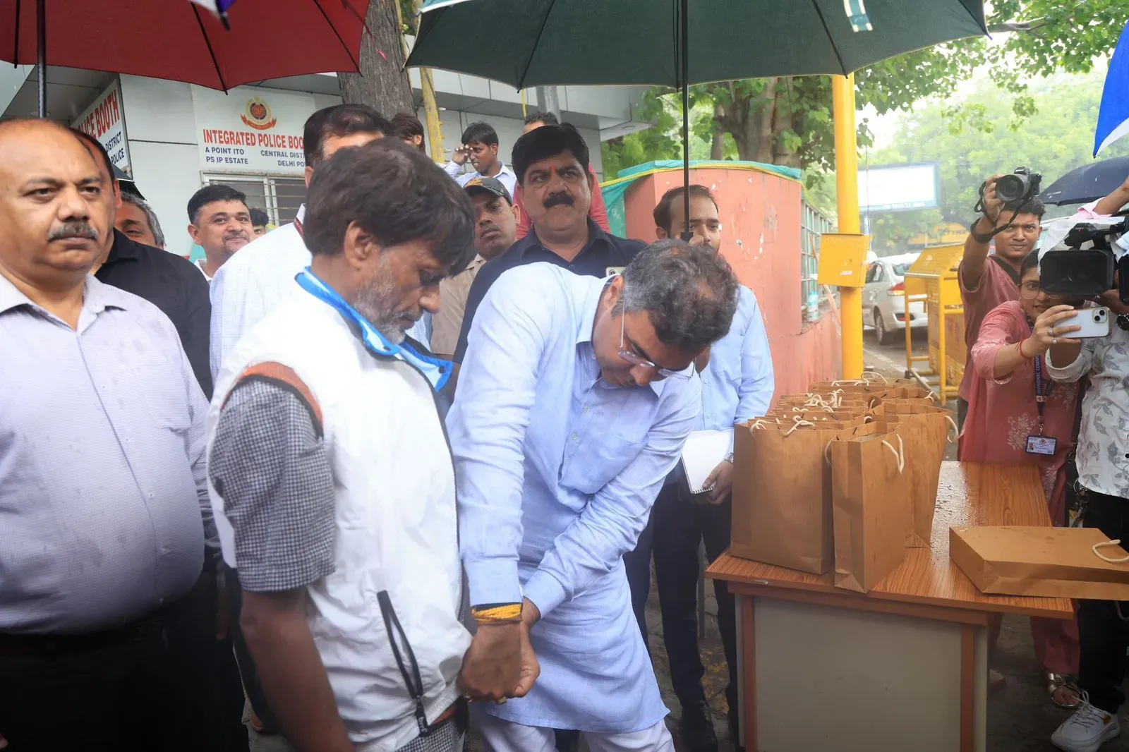 How are Delhi's PWD workers combating the heat?