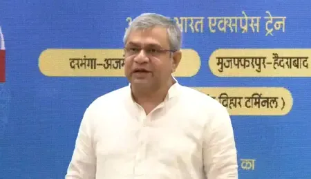 दिल्ली : रेल मंत्री ने 7 ट्रेनों को दिखाई हरी झंडी, छठ पूजा को लेकर किया बड़ा ऐलान