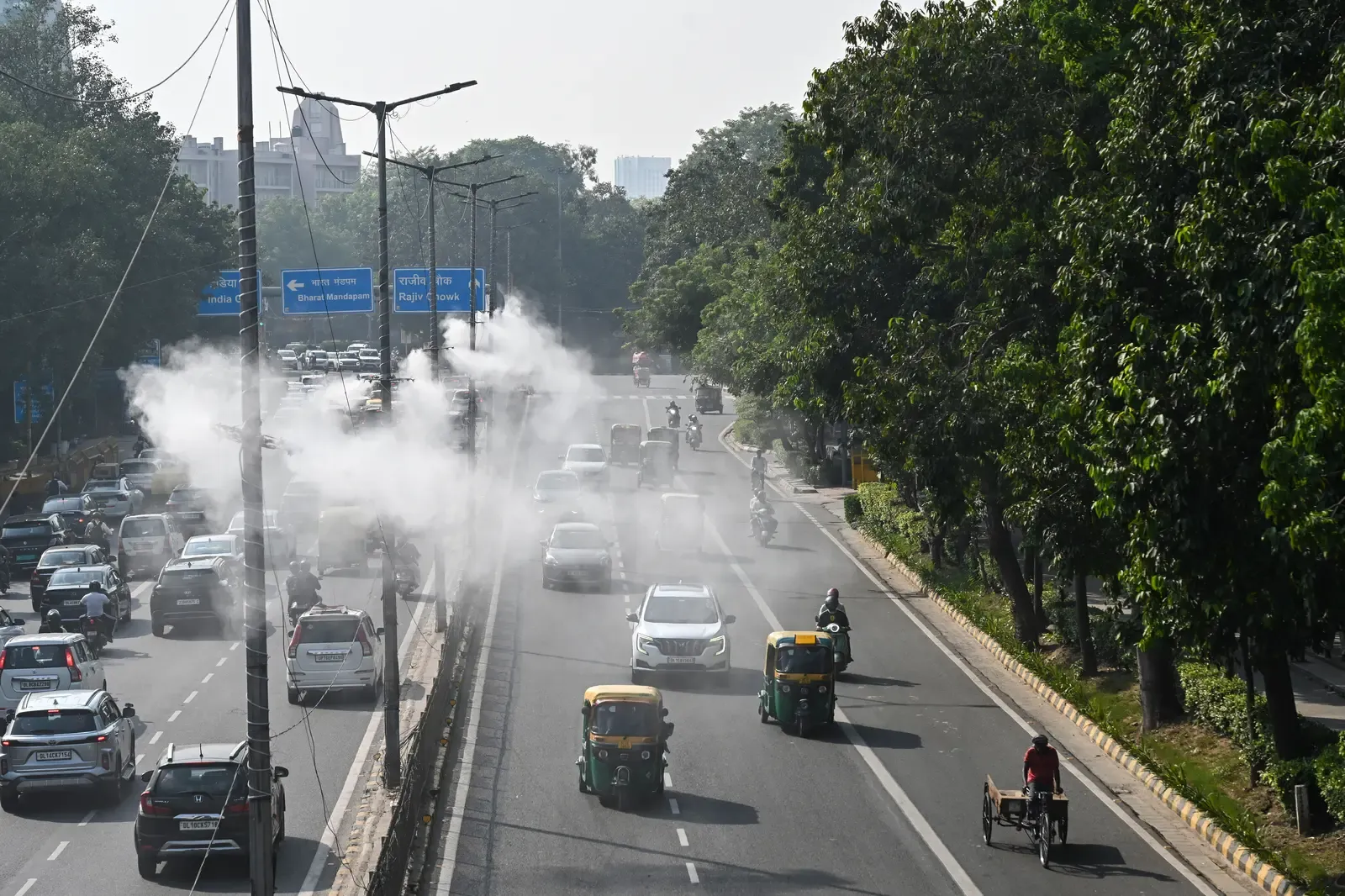Delhi AQI hits 187 on Monday; Yamuna foam near Kalindi Kunj raises alarm