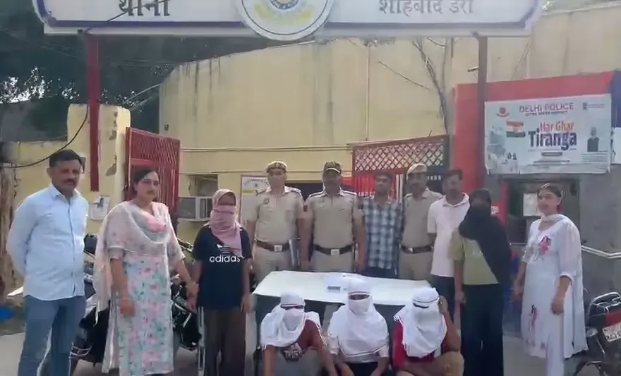 रोहिणी हत्याकांड: ई-रिक्शा चालक अभिषेक की मौत, दो महिलाओं समेत पाँच गिरफ्तार — 24 घंटे में खुलासा