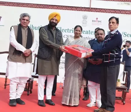 क्या दिल्ली में प्रदूषण रोकने के लिए सीएम रेखा गुप्ता ने आरडब्ल्यूए को 10,000 इलेक्ट्रिक हीटर बांटे?