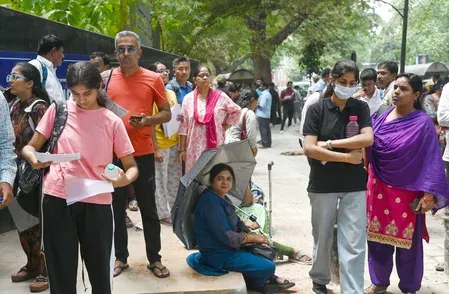 नीट 2025: दिल्ली के 97 परीक्षा केंद्रों पर अभिभावकों के लिए कूलिंग जोन, CM रेखा गुप्ता की अनूठी पहल