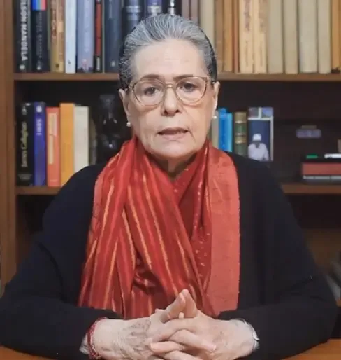 दिल्ली: सोनिया गांधी के मतदाता सूची विवाद पर अदालत की सुनवाई, लिखित दलीलें जमा करने का निर्देश