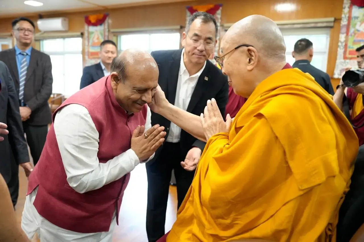 Did Delhi Speaker Vijender Gupta Seek Blessings from the Dalai Lama?