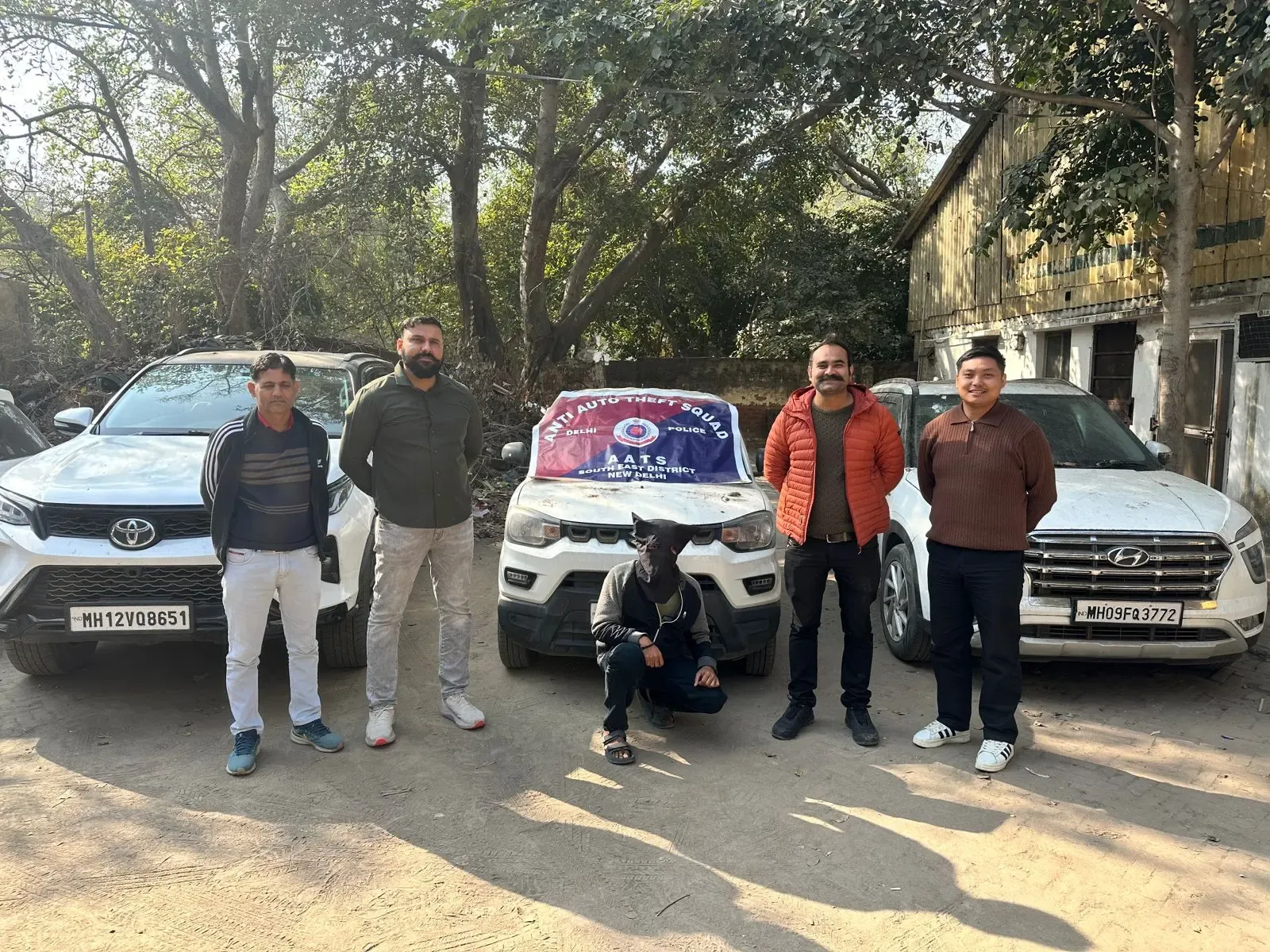 क्या दिल्ली में वाहन चोरी सिंडिकेट का भंडाफोड़ हुआ? 11 लग्जरी कार के साथ दो आरोपी गिरफ्तार