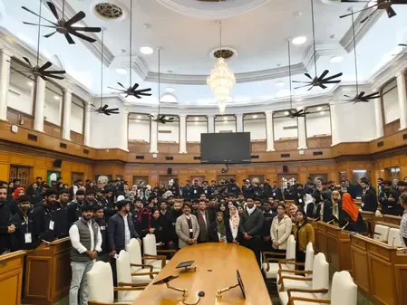 क्या दिल्ली विधानसभा में कश्मीरी युवाओं ने संसदीय प्रक्रियाओं का प्रत्यक्ष अनुभव किया?