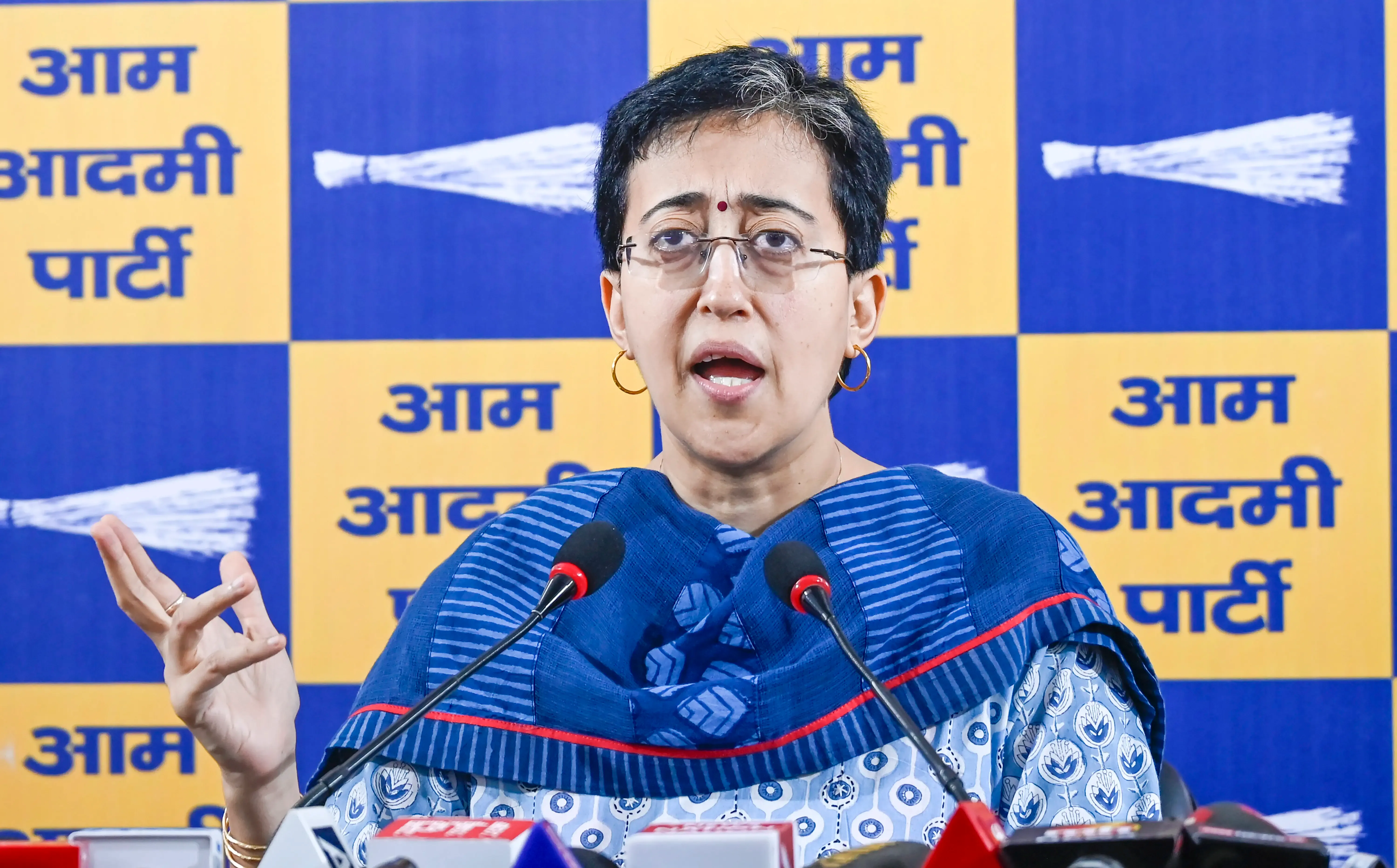 क्या दिल्ली विधानसभा के स्पीकर ने आतिशी को नोटिस भेजा, जवाब 19 जनवरी से पहले देना होगा?