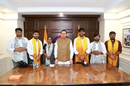 डूसू के नवनिर्वाचित पदाधिकारियों से मिले उत्तराखंड के सीएम पुष्कर सिंह धामी, दी शुभकामनाएं