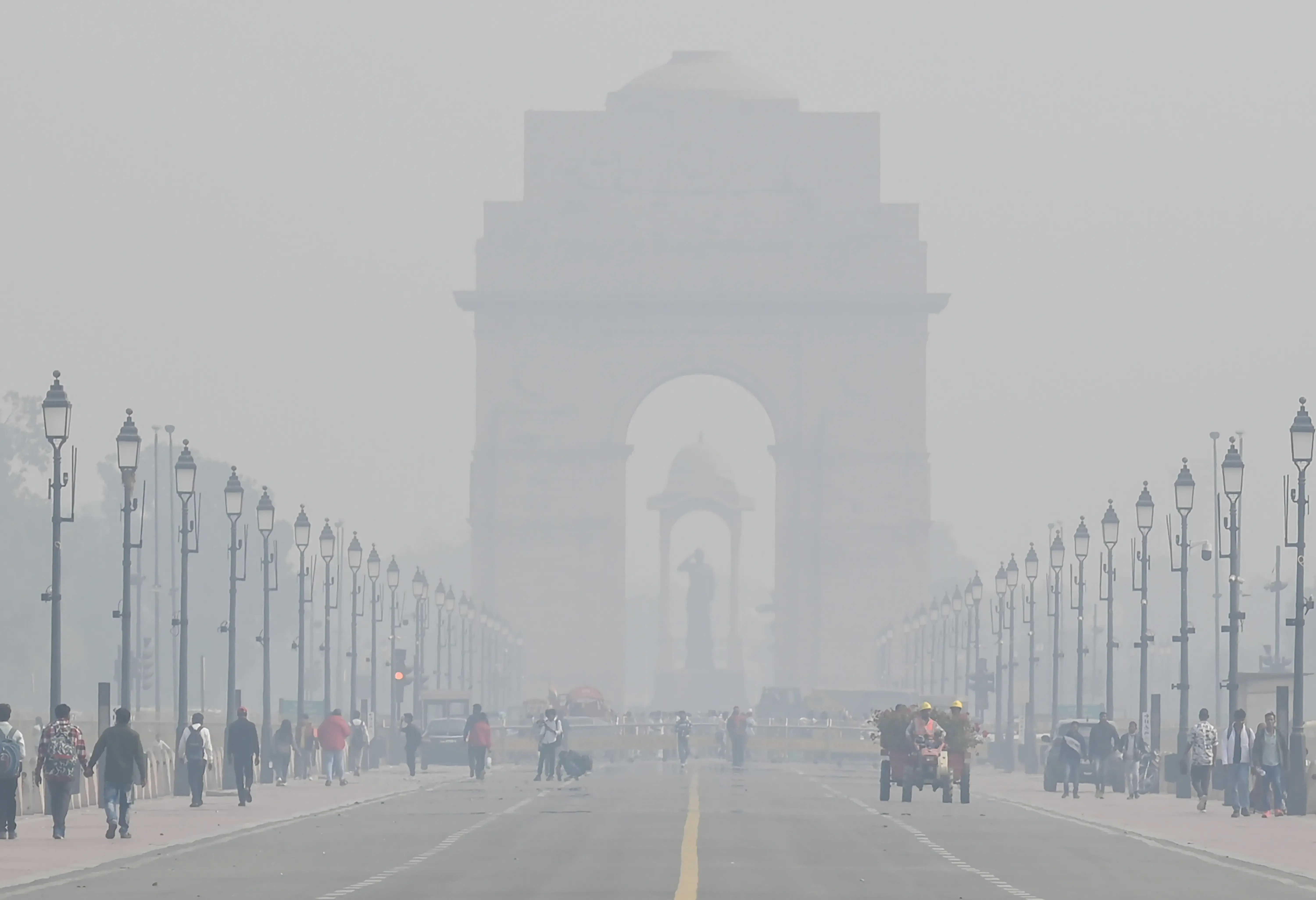 Is Delhi's AQI Still in the 'Poor' Category While Clear Skies Are Forecast?