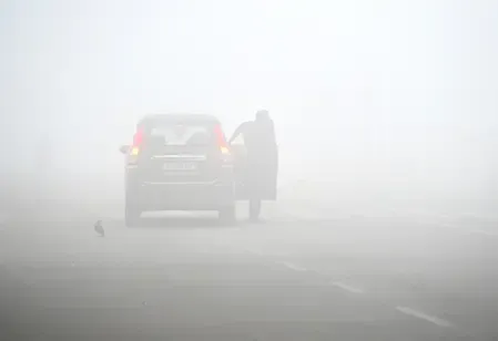 Dense fog envelops Delhi-NCR; average air quality remains 'very poor'
