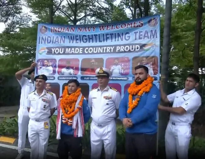 मीराबाई चानू का लगातार तीसरा कॉमनवेल्थ गोल्ड, भारतीय वेटलिफ्टिंग टीम का दिल्ली में भव्य स्वागत