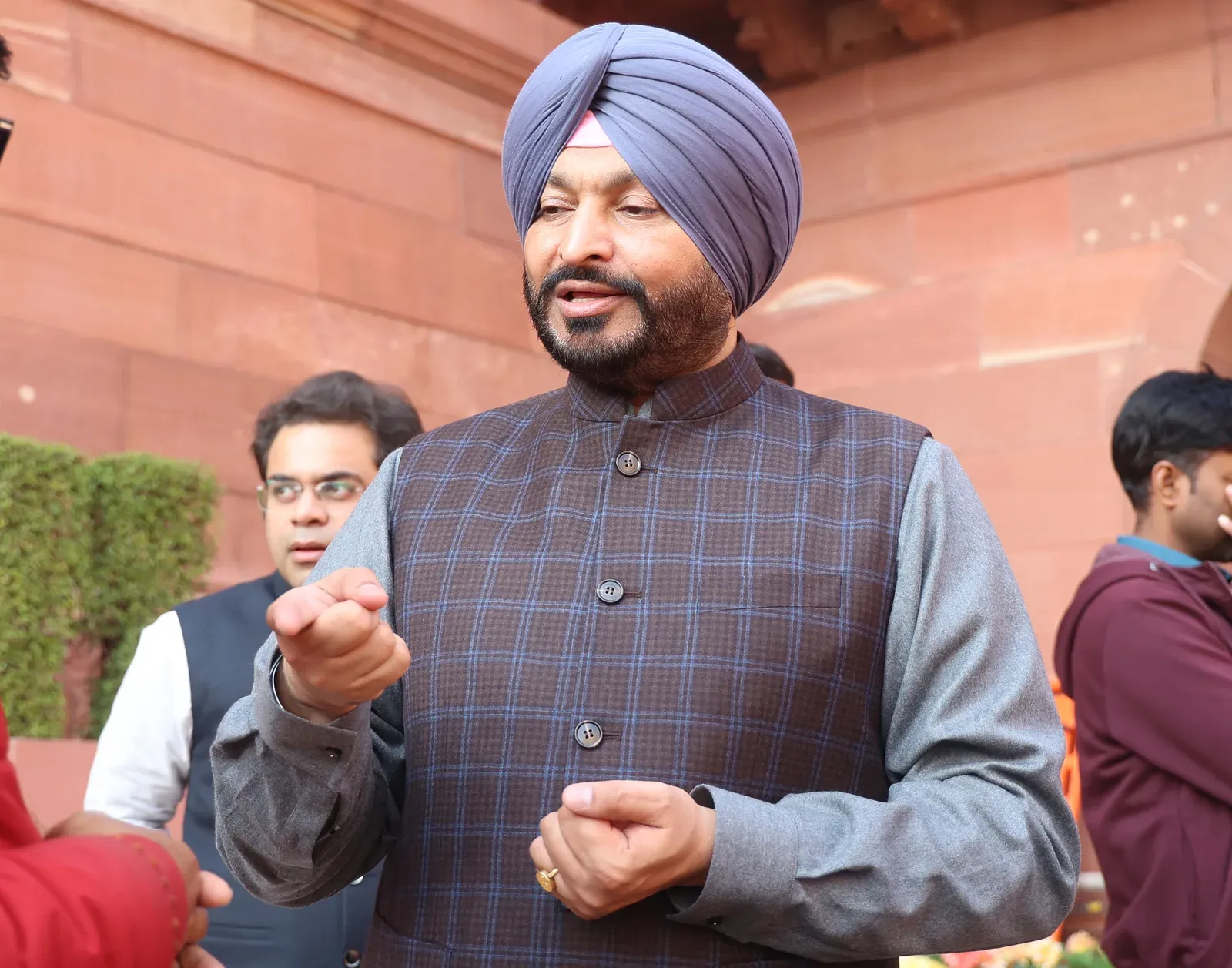 रवनीत बिट्टू का भगवंत मान पर पलटवार: ईडी जांच को सियासी बताना सवालों से नहीं बचाता