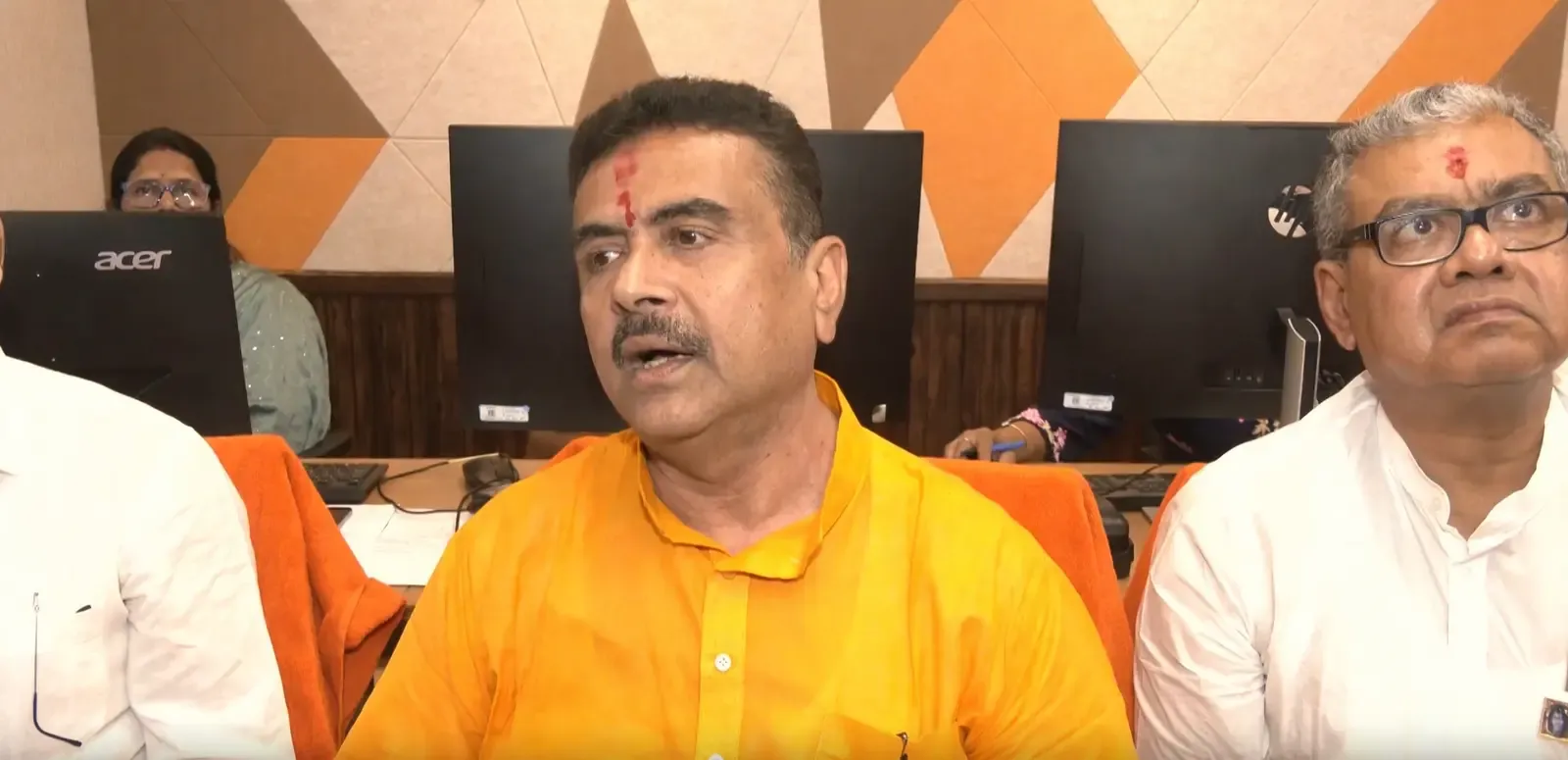 सुवेंदु अधिकारी की चेतावनी: सरकार बदलनी है तो चुनाव से बदलो, बांग्लादेश जैसी घेराबंदी भारत में नहीं चलेगी