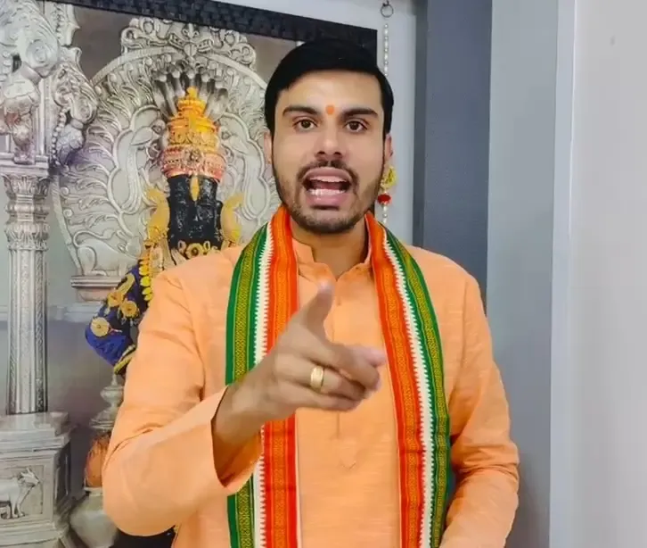 क्या देश में रहना है तो 'वंदे मातरम' गाना होगा?