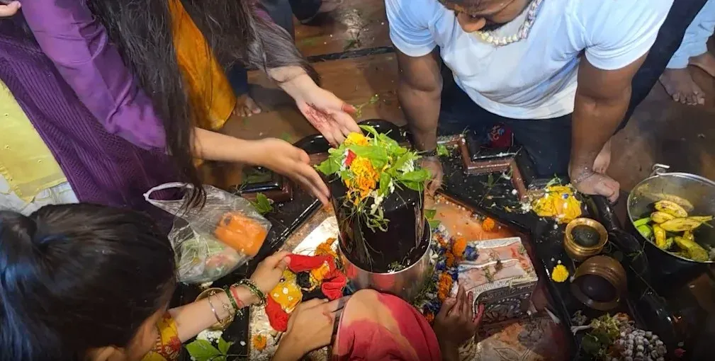 सावन के पहले सोमवार पर शिवालयों में उमड़ी भीड़; रांची पहाड़ी बाबा और भागलपुर के 700 साल पुराने भूतनाथ मंदिर में जलाभिषेक