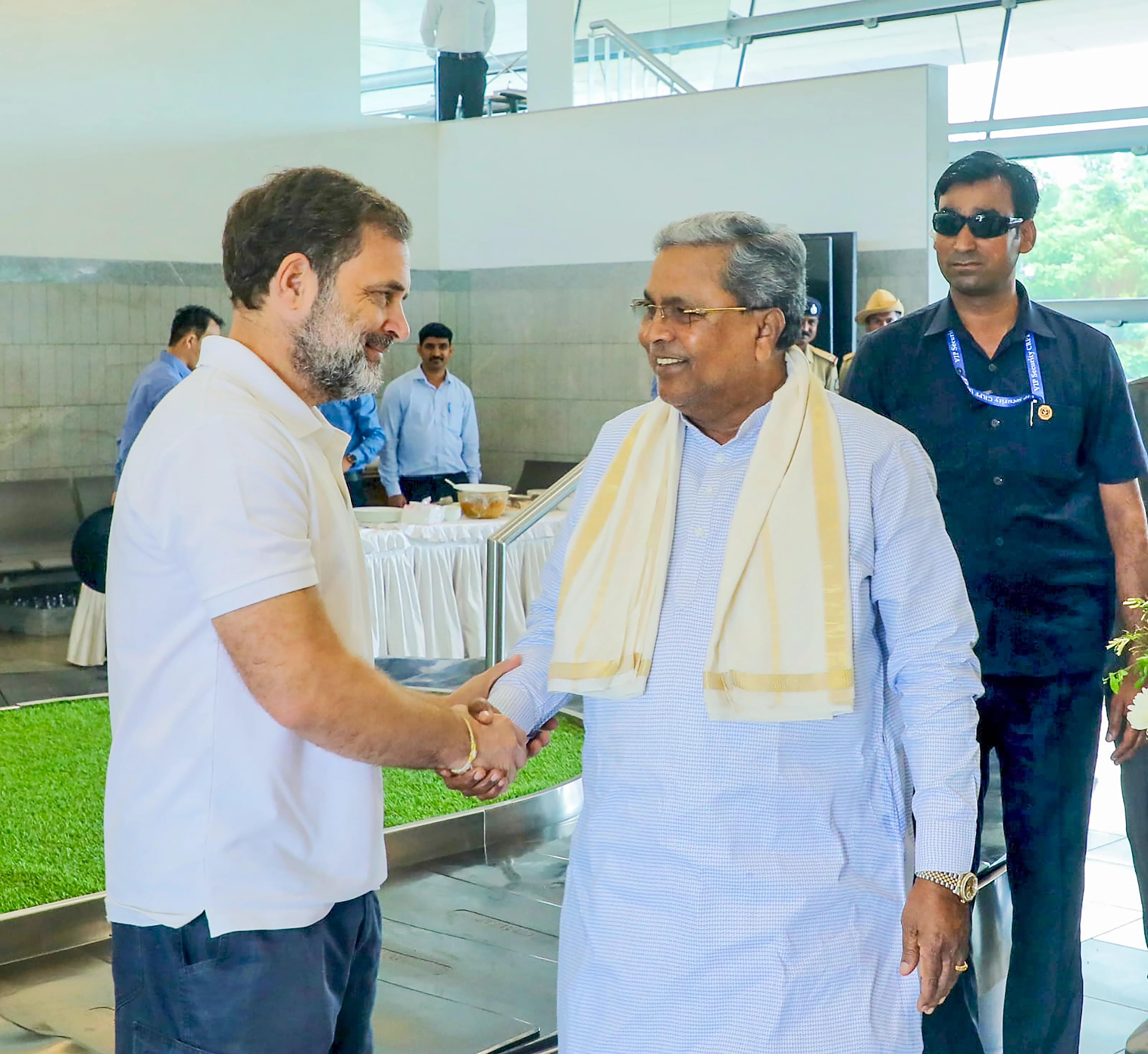 How has Siddaramaiah defended Rahul Gandhi against BJP mockery?