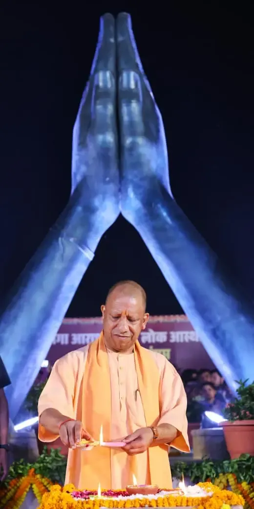 क्या देव दीपावली पर काशी में मां गंगा की गोद से झिलमिलाई आस्था?