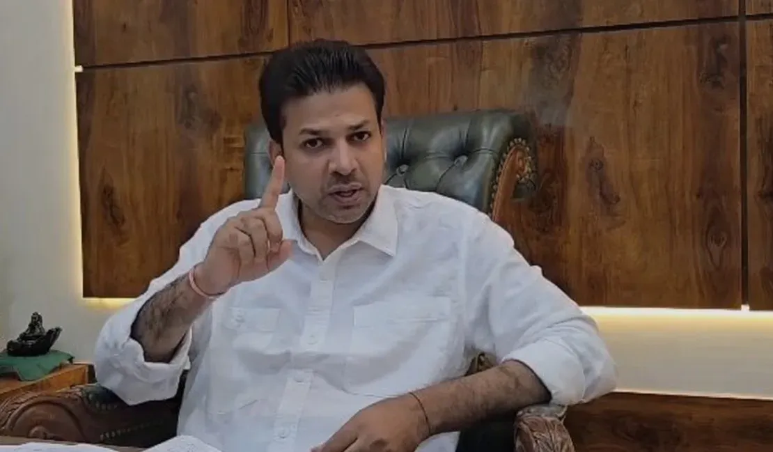 'लव एंड वॉर' सेट हादसा: एआईसीडब्ल्यूए ने भंसाली पर एफआईआर की माँग की, ₹1 करोड़ मुआवजे पर अड़ी