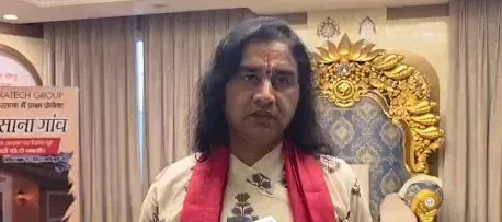 सनातन बोर्ड के लिए देवकीनंदन ठाकुर का वृंदावन में हस्ताक्षर अभियान, पप्पू यादव के भगवा पहनावे पर भी बोले