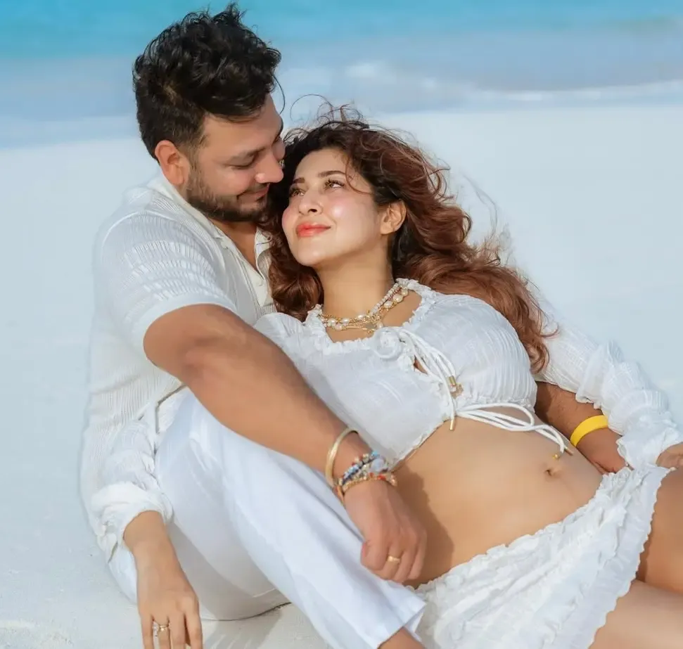 Did Devon Ke Dev Mahadev’s Parvati, Sonarika Bhadoria, Just Flaunt Her Baby Bump in Stylish Hot Shorts?