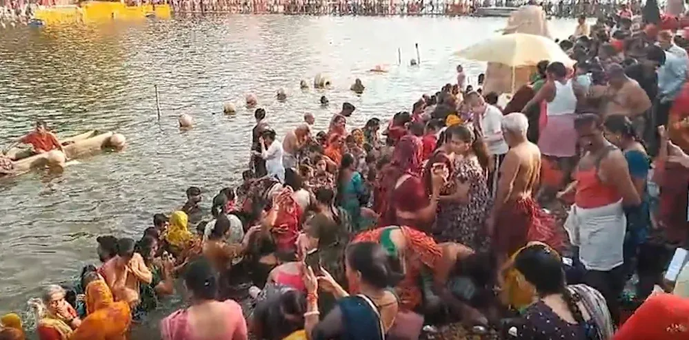 Somvati Amavasya 2025: Devotees take holy dips at Ganga, Narmada, Shipra