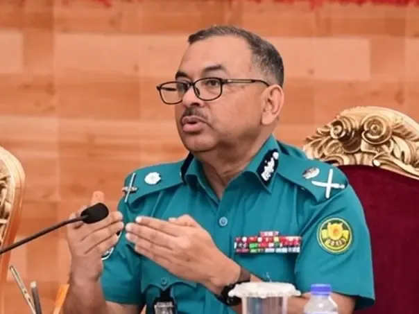 क्या 'ढाका लॉकडाउन' से पहले धोलाईपार में उपद्रवियों ने यात्री बस को आग लगा दी?