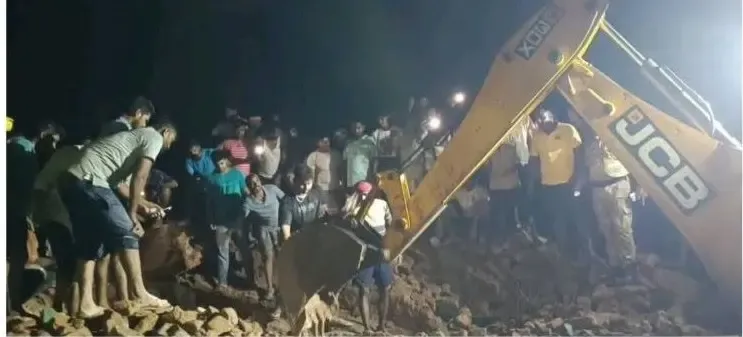 क्या धनबाद के झरिया में जर्जर क्वार्टर के धंसने से तीन की मौत हुई?