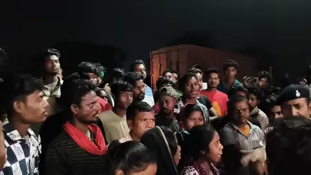 धनबाद में भू-धंसान से कई घर जमींदोज, मलबे में दबे कई लोग; गुस्साए लोग सड़क पर उतरे