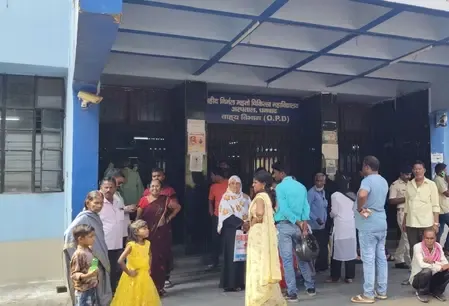 क्या धनबाद में मेडिकल कॉलेज के जूनियर डॉक्टरों की हड़ताल का कारण भाजपा नेता की बदसलूकी है?