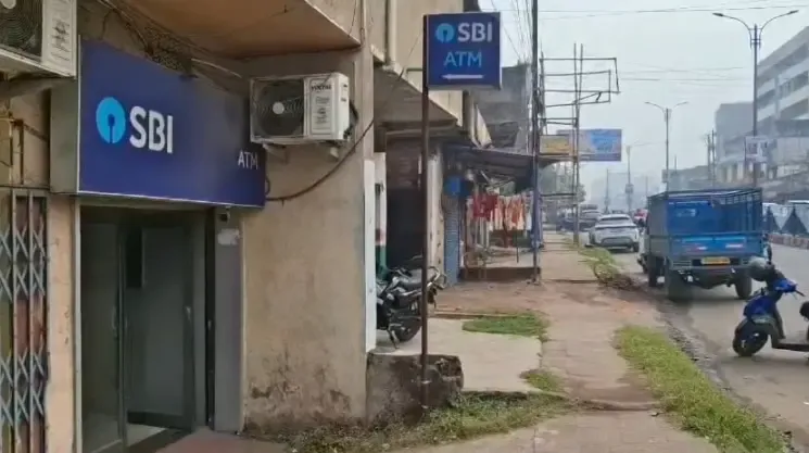 धनबाद SBI एटीएम में संदिग्ध प्लेट बरामद, SSP प्रभात कुमार ने सभी बैंकों को जारी किया अलर्ट