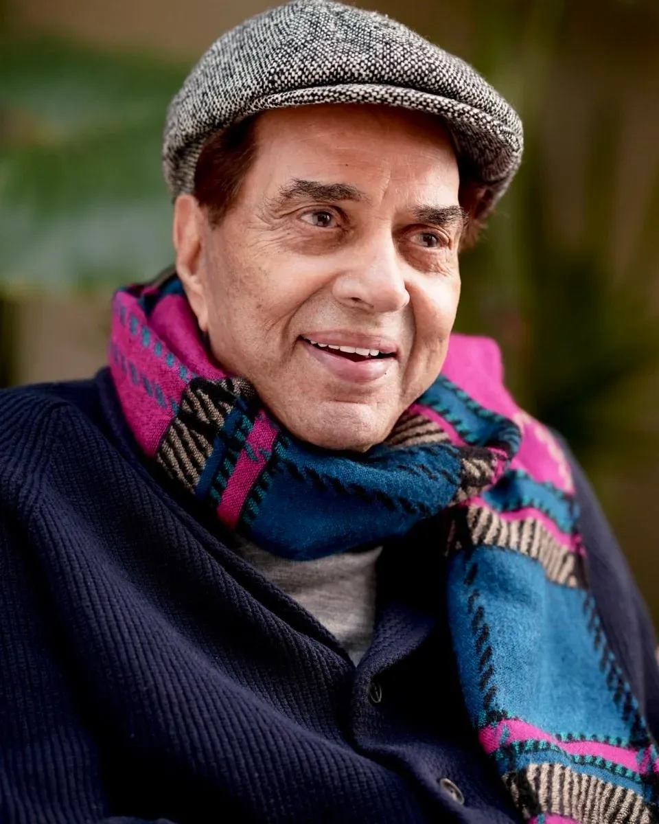 Did Dharmendra Enjoy a Thrilling Yacht Ride?