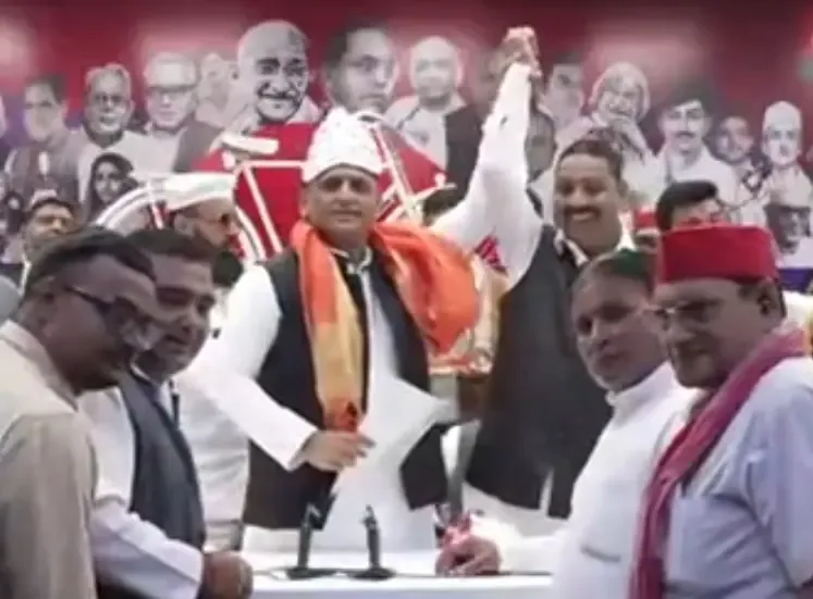 धर्मेंद्र कश्यप सपा में शामिल; अखिलेश यादव का दावा — तारीख घोषित होते ही भाजपा की हार तय
