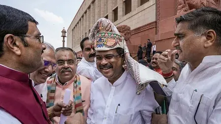 धर्मेंद्र प्रधान भारत की बर्बाद एजुकेशन सिस्टम के प्रतीक हैं और हमेशा रहेंगे: राहुल गांधी