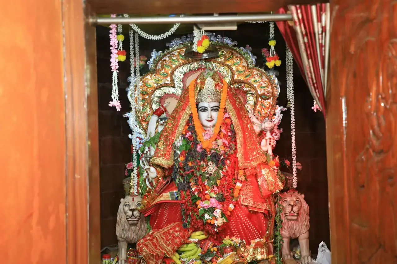 Dharmendra Pradhan seeks blessings at Sambalpur's Maa Bhubaneswari Temple