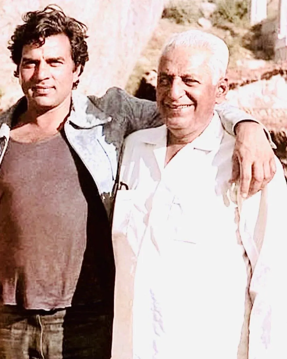 What Did Dharmendra Say About the DOP of His Iconic Film ‘Sholay’?