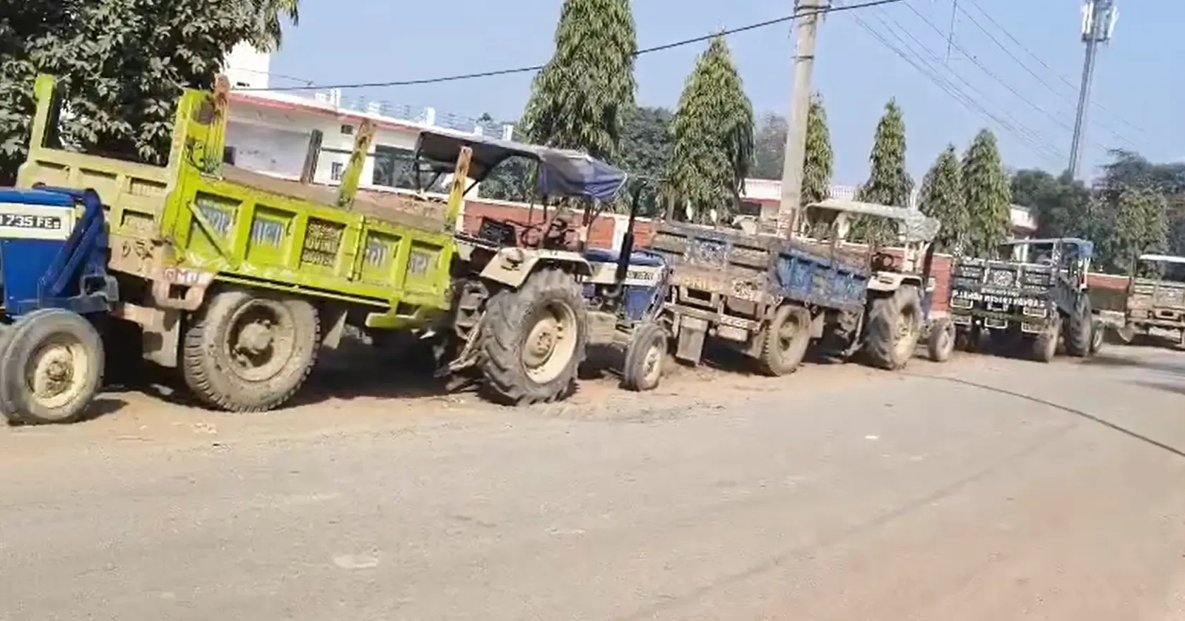 क्या धौलपुर में पुलिस ने प्रतिबंधित चंबल बजरी खनन पर बड़ी कार्रवाई की?