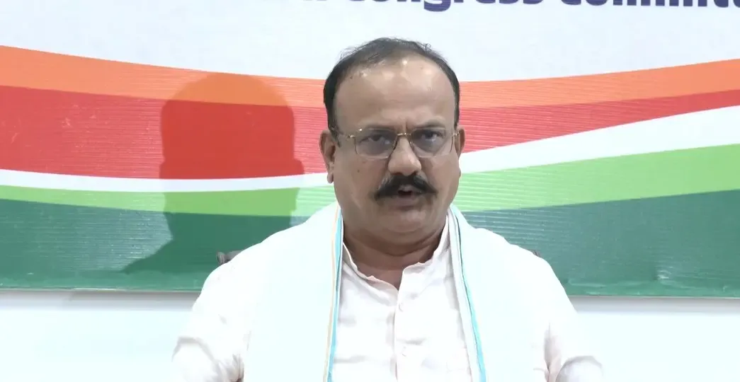 धीरेंद्र शास्त्री खुद को भगवान समझ रहे हैं — हर्षवर्धन सपकाल का तीखा हमला