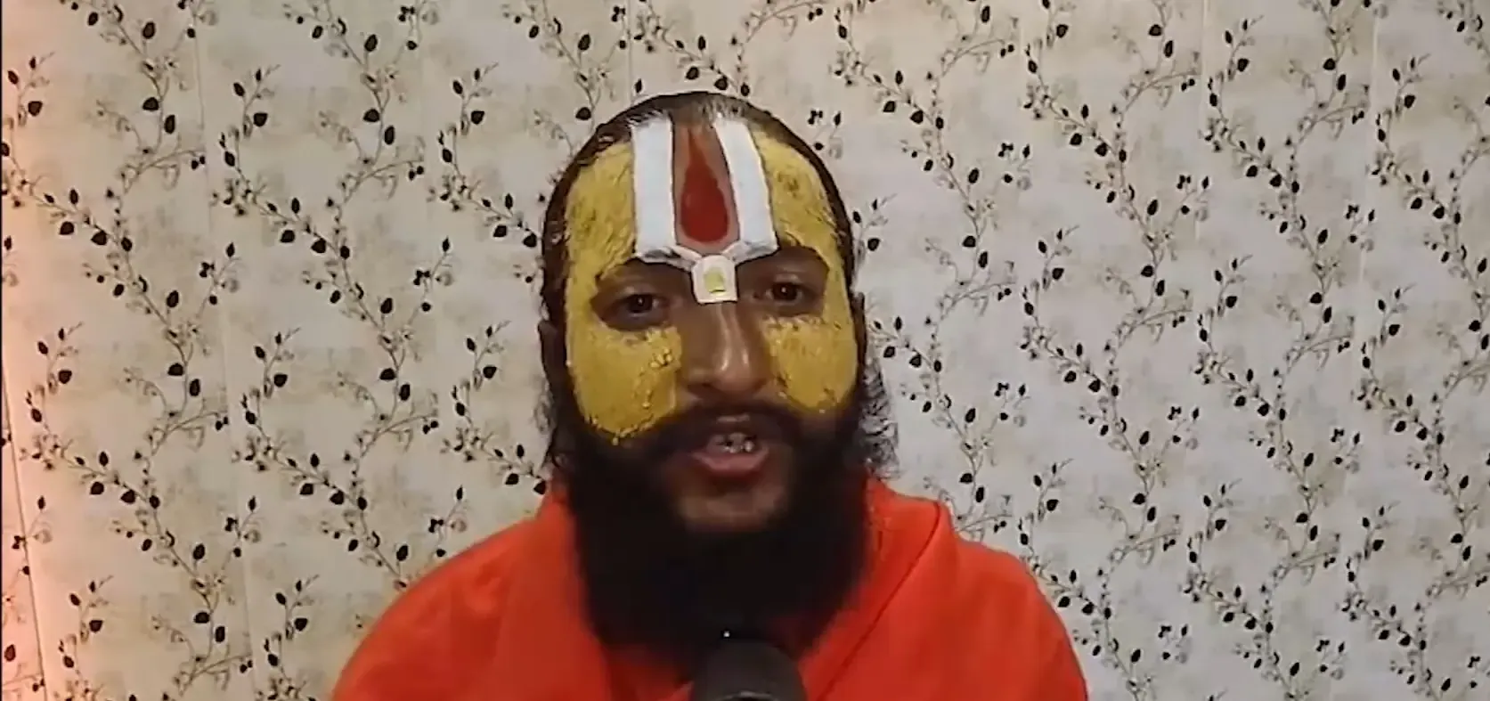 क्या अयोध्या के संत धीरेंद्र शास्त्री के समर्थन में आए हैं? हिंदुओं को जागरूक होने की आवश्यकता है