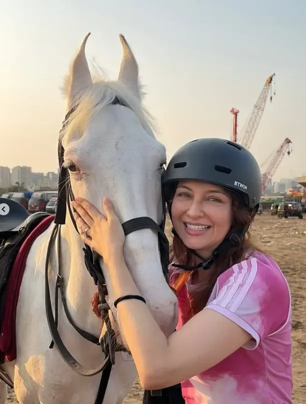 सौम्या टंडन ने 'धुरंधर' की सफलता के बाद घुड़सवारी की ट्रेनिंग शुरू की, 'बादशाह' के साथ सफर