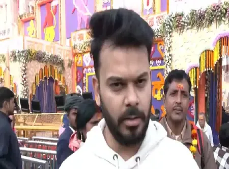 अयोध्या: ध्वजारोहण के बाद रामलला के दर्शन के लिए पहुंची श्रद्धालुओं की भीड़, भक्तों ने जाहिर की खुशी